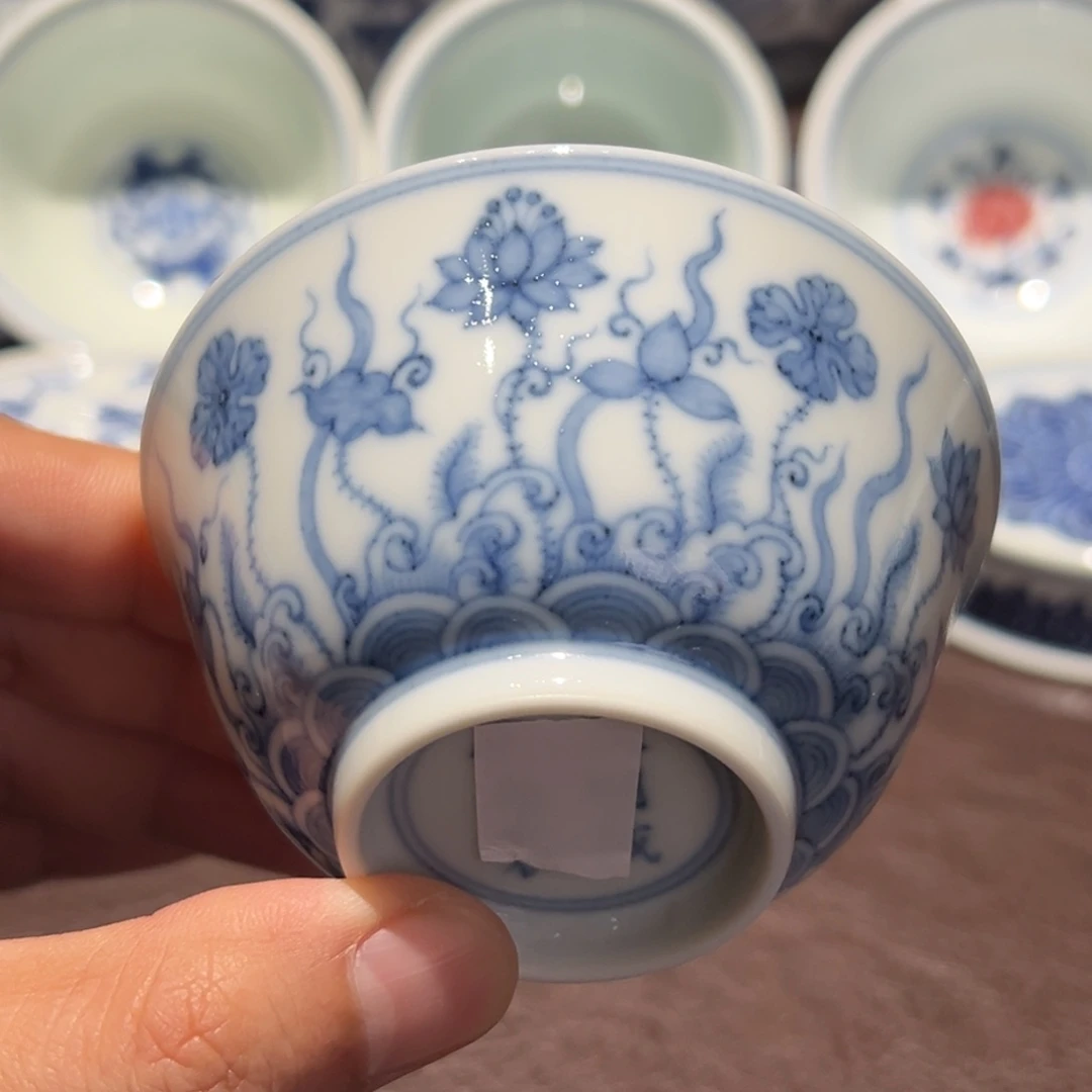 精品青花水藻纹撇口杯口径约8.5厘米