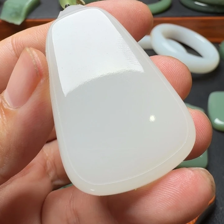 颈饰未镶嵌和田玉