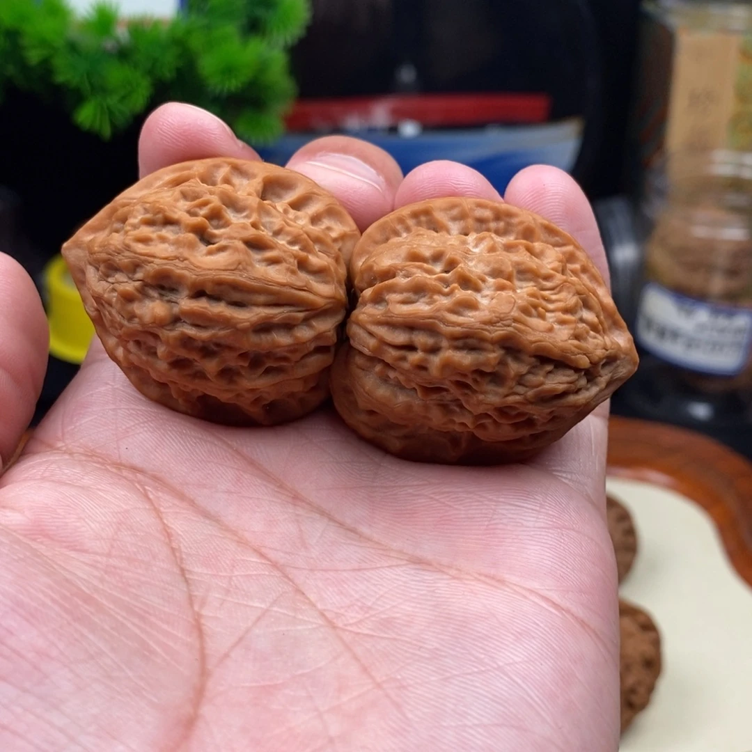 文玩核桃把件金牛36精对