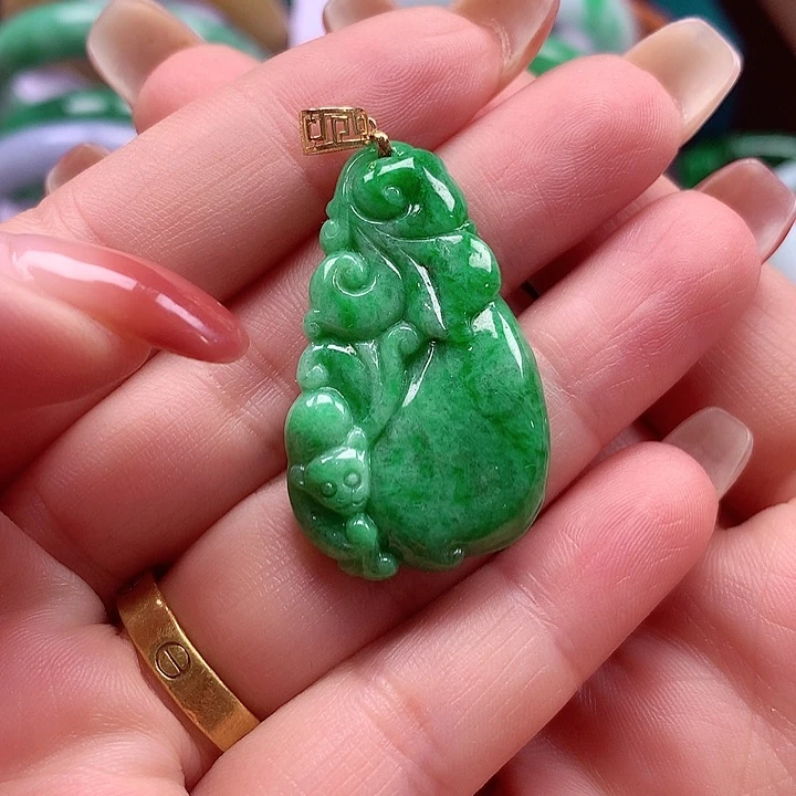 颈饰18K金镶嵌翡翠翡翠