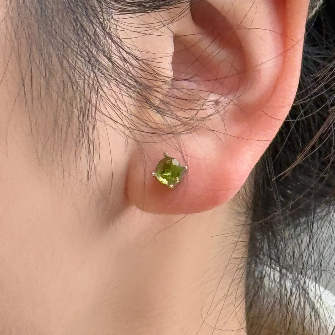 【由米】橄榄石耳钉s925银