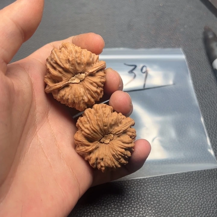 文玩核桃吊坠七***糖39号核桃