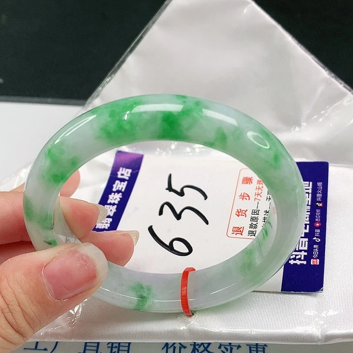 翡翠手镯未镶嵌翡翠