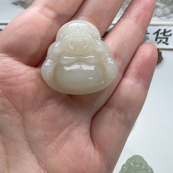 和田玉吊坠(赠链)未镶嵌小**?