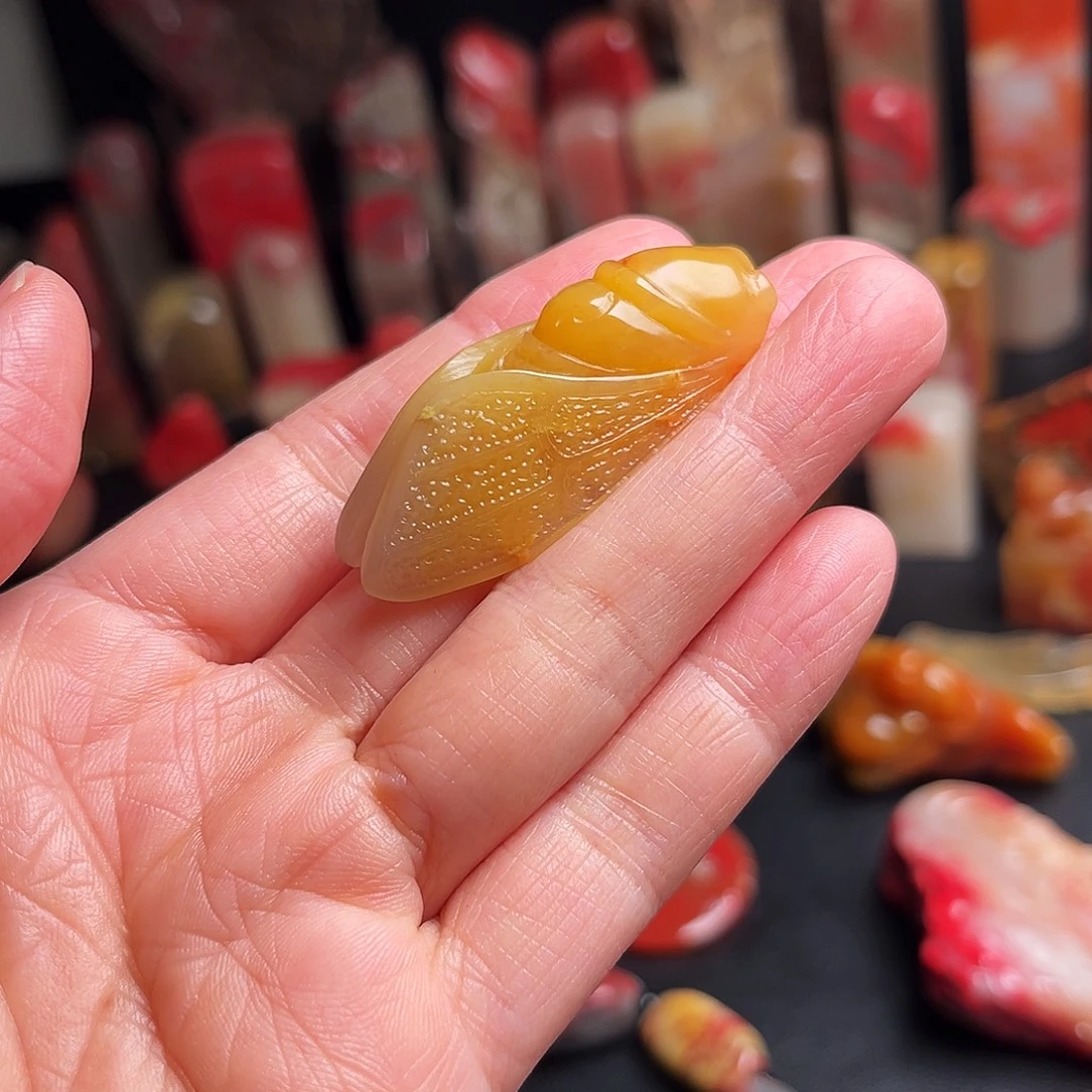 其他巴林石鸡血石挂件