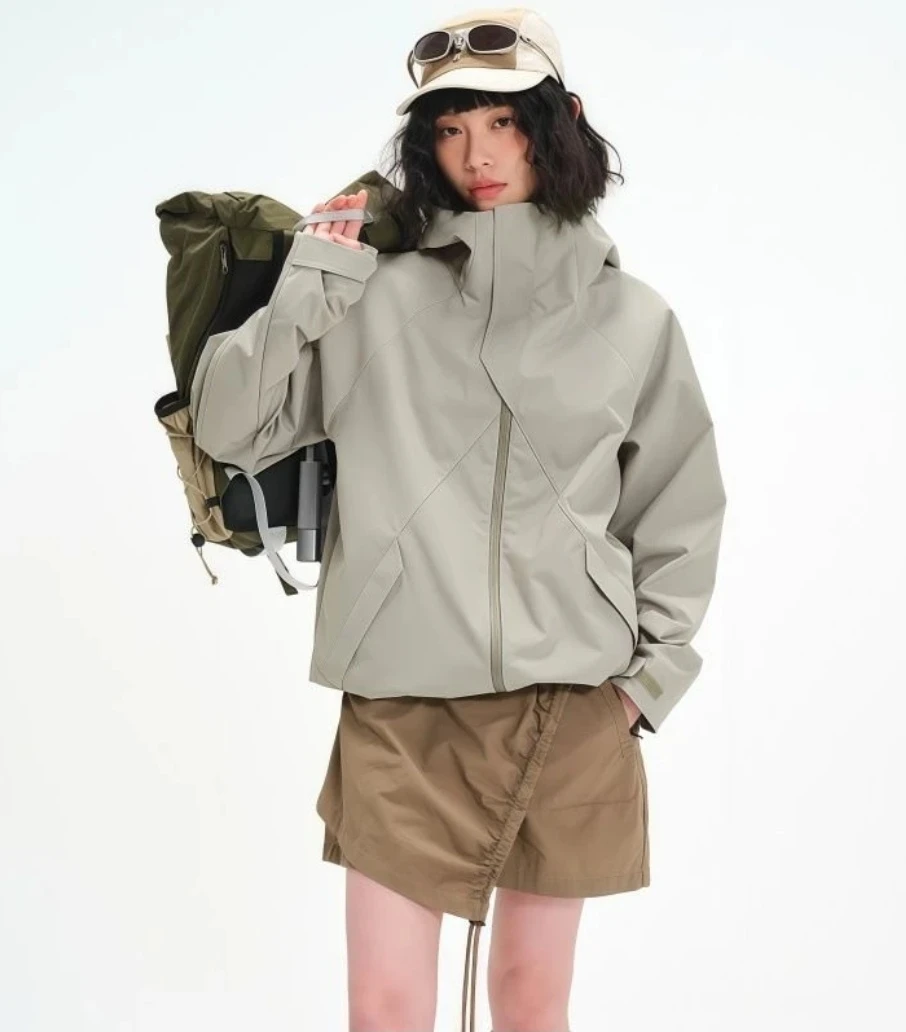 冲锋衣户外防风防水连帽宽松登山服秋季新款情侣外套