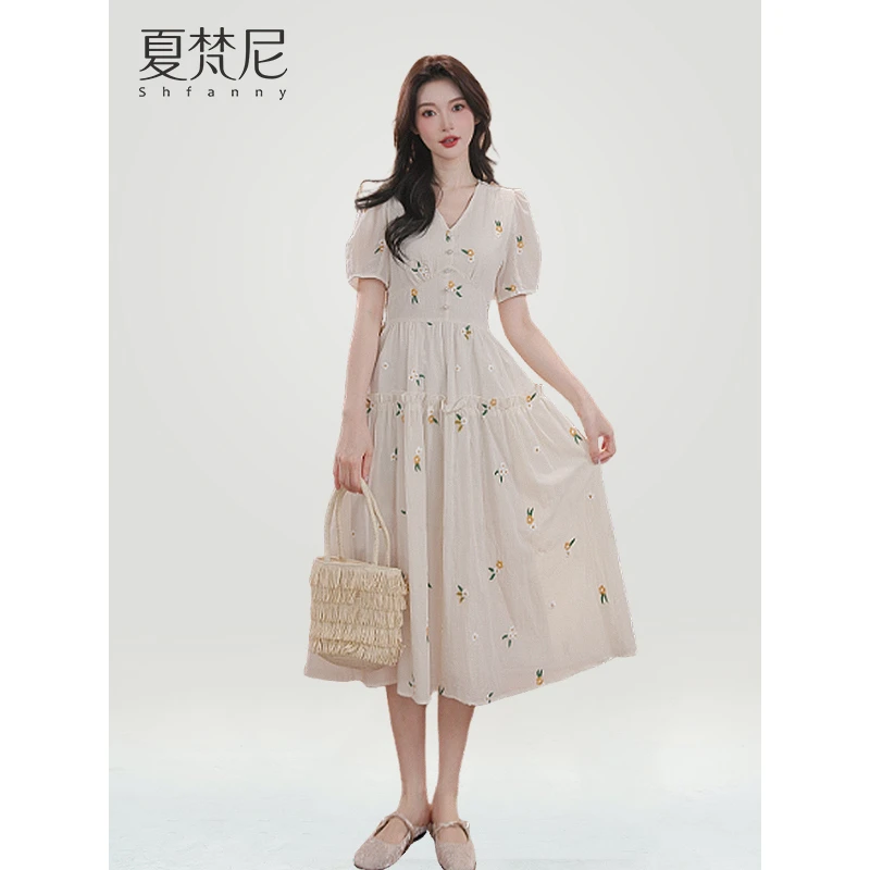 夏梵尼翩翩悠韵2025夏季新款法式复古V领绣花系带连衣裙