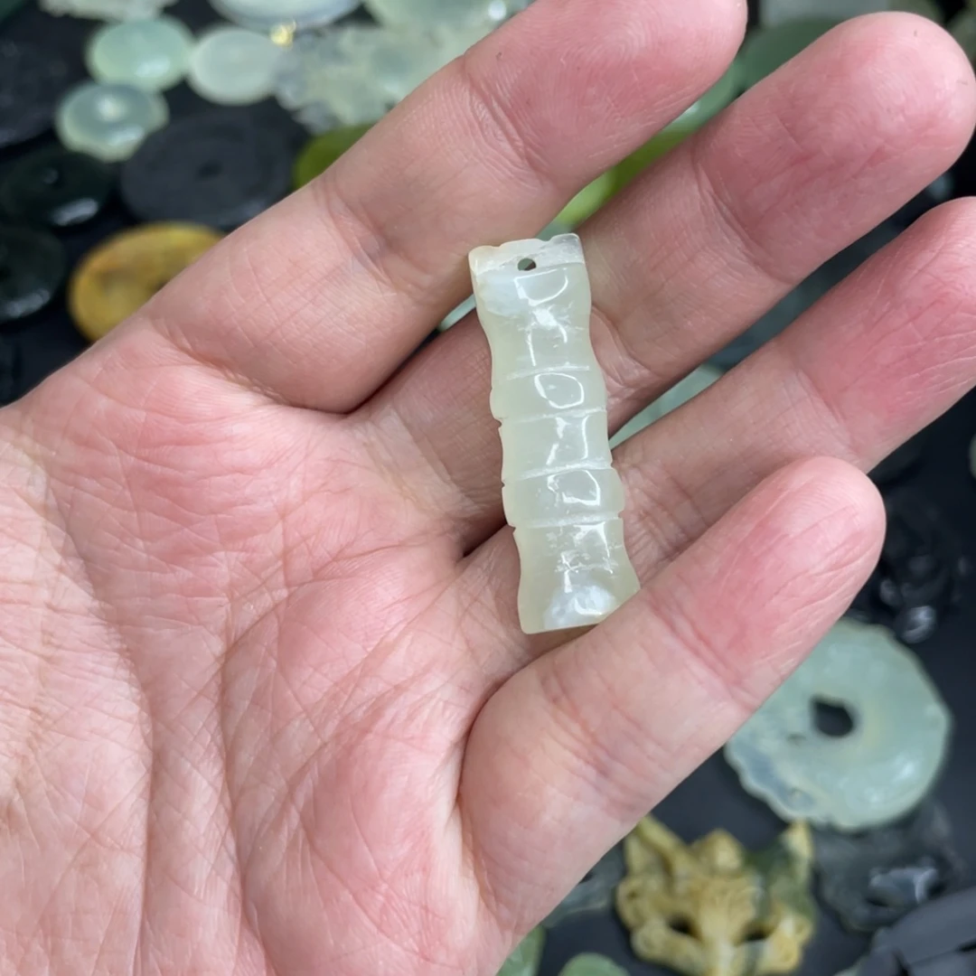 岫玉未镶嵌颈饰竹节