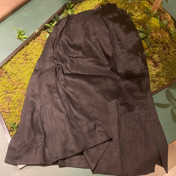 姚家.Bonnie2025时尚百搭 两侧高开叉设计款亚麻下身裙