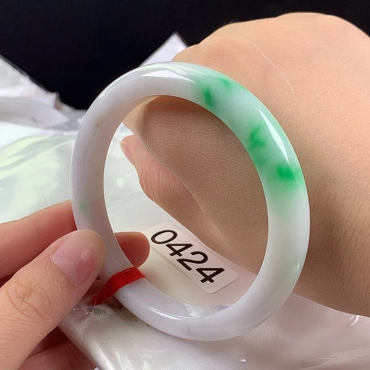 翡翠手镯未镶嵌60有纹