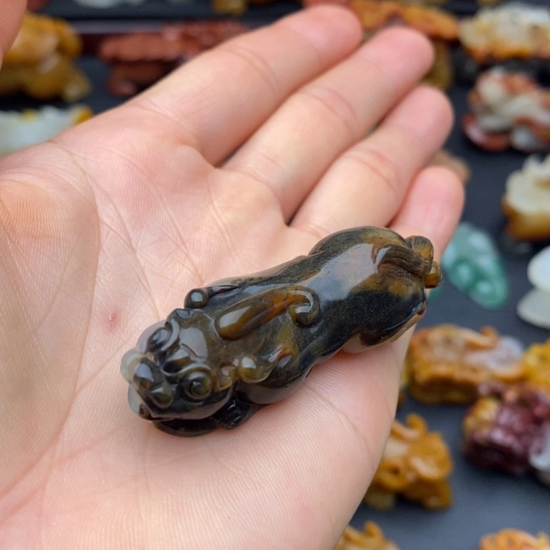 未镶嵌石英质玉（黄龙玉）颈饰