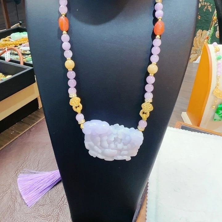 翡翠颈饰未镶嵌吊坠