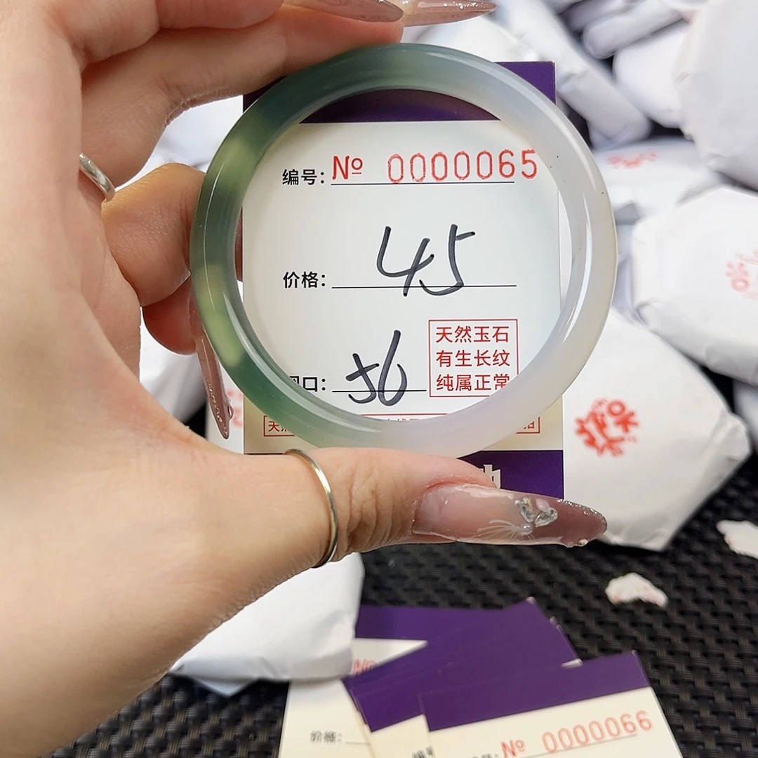 玛瑙/玉髓手镯未镶嵌65