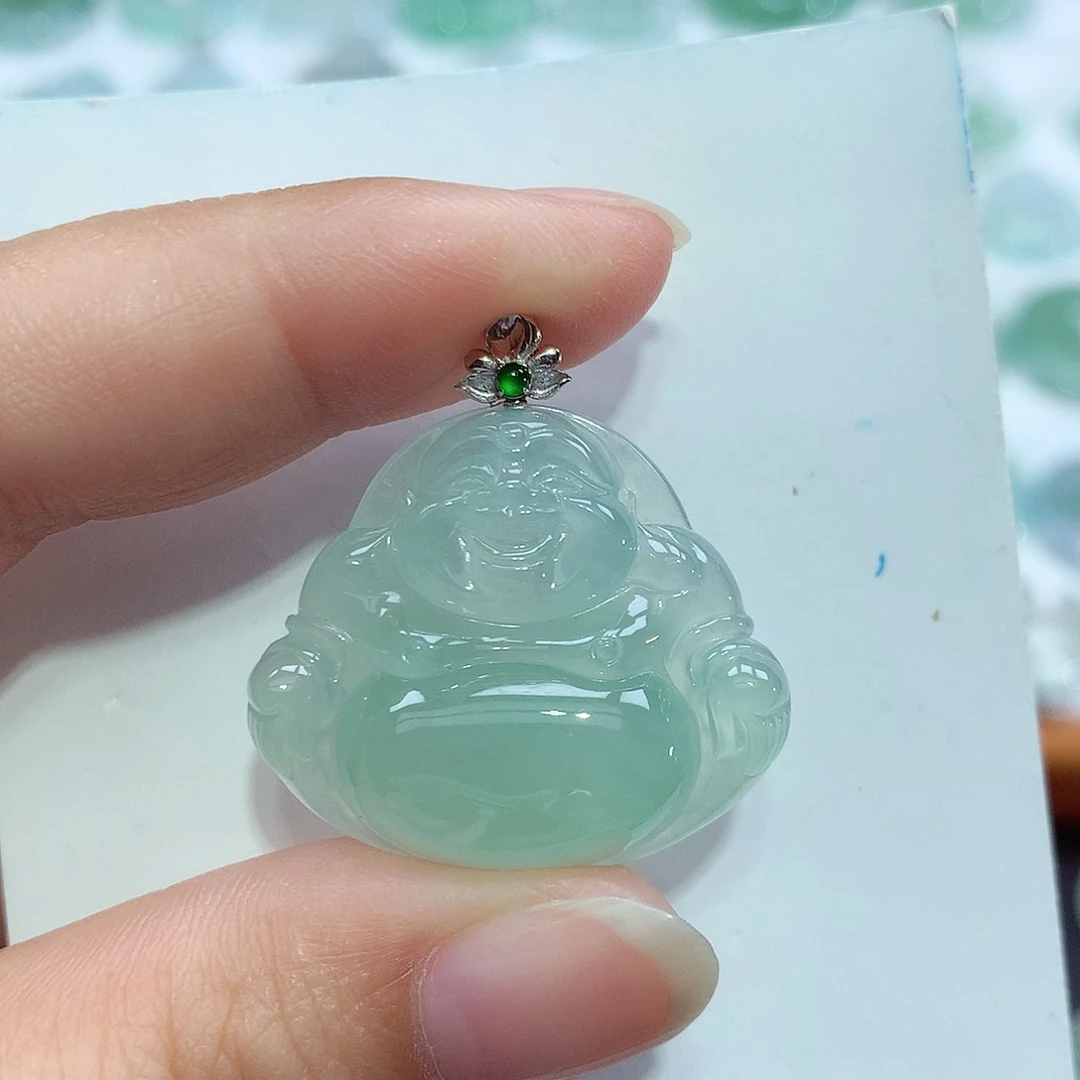 小***8翡翠18K金镶嵌颈饰佛