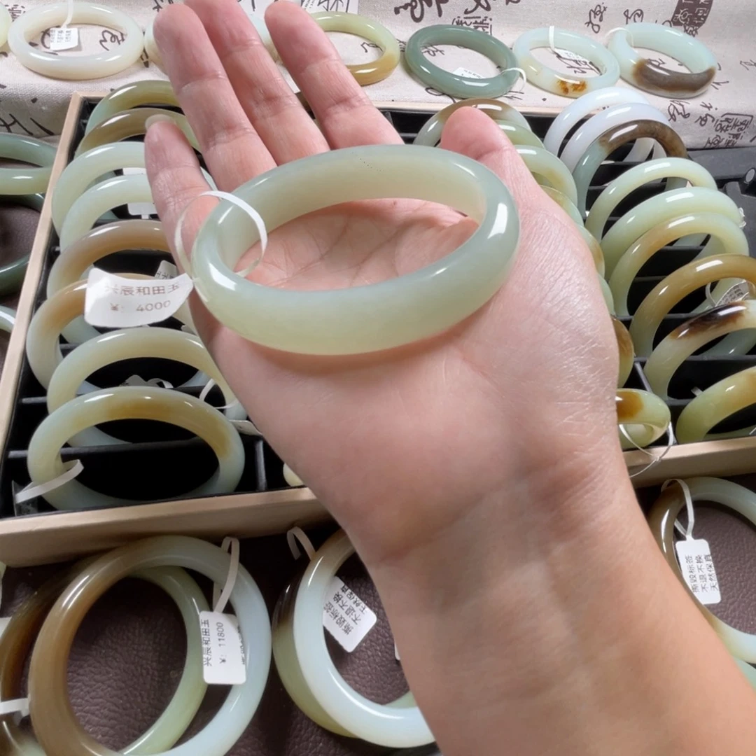 和田玉未镶嵌手镯