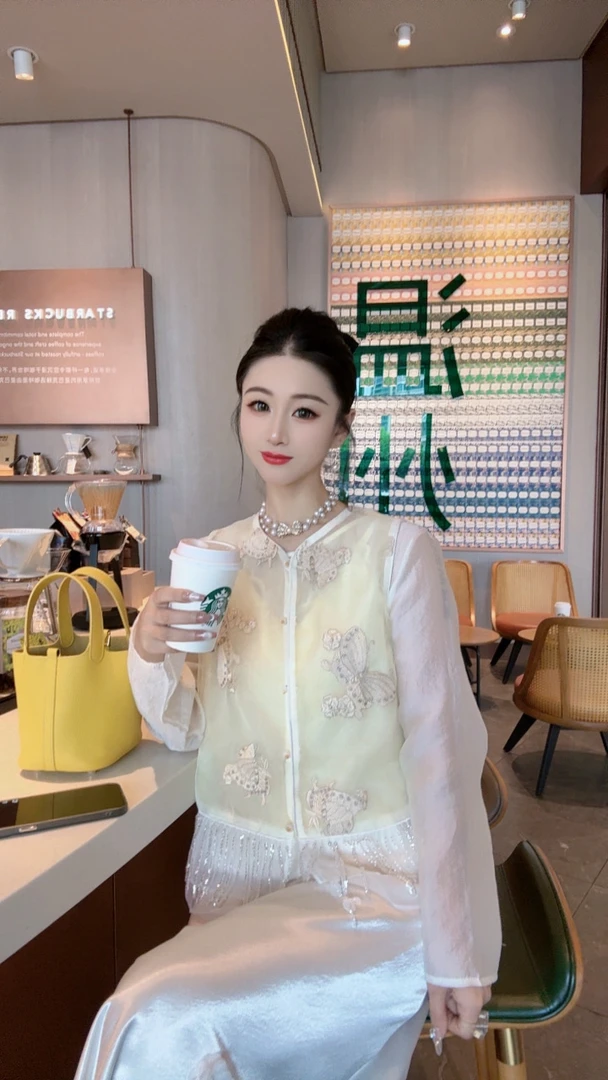 3639新国潮亮片浮雕刺绣马甲