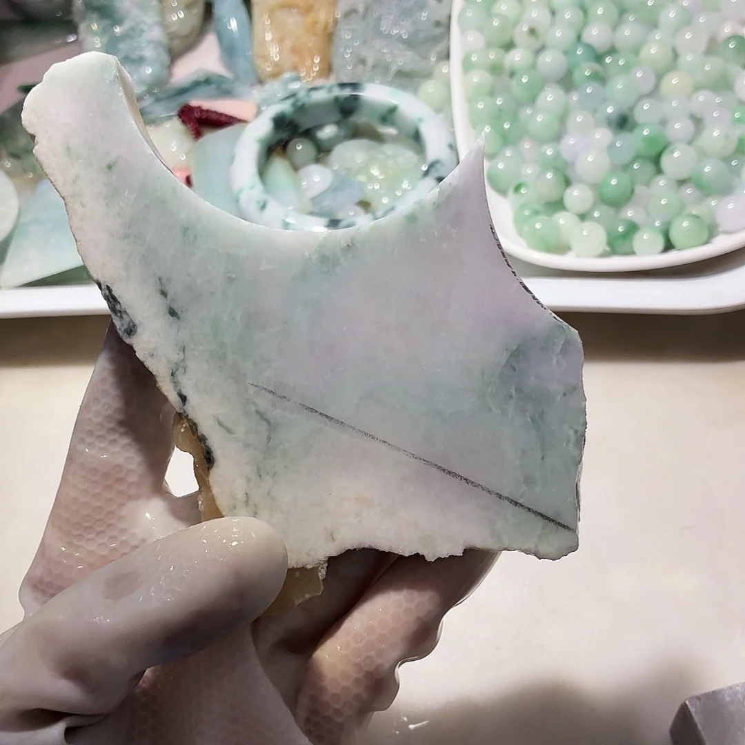 翡翠未镶嵌颈饰边角料