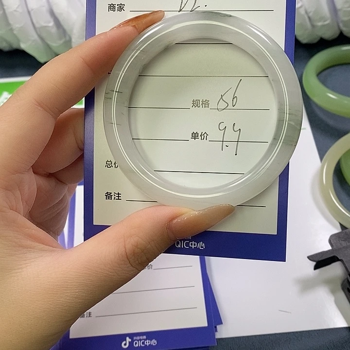 石英质玉未镶嵌手镯