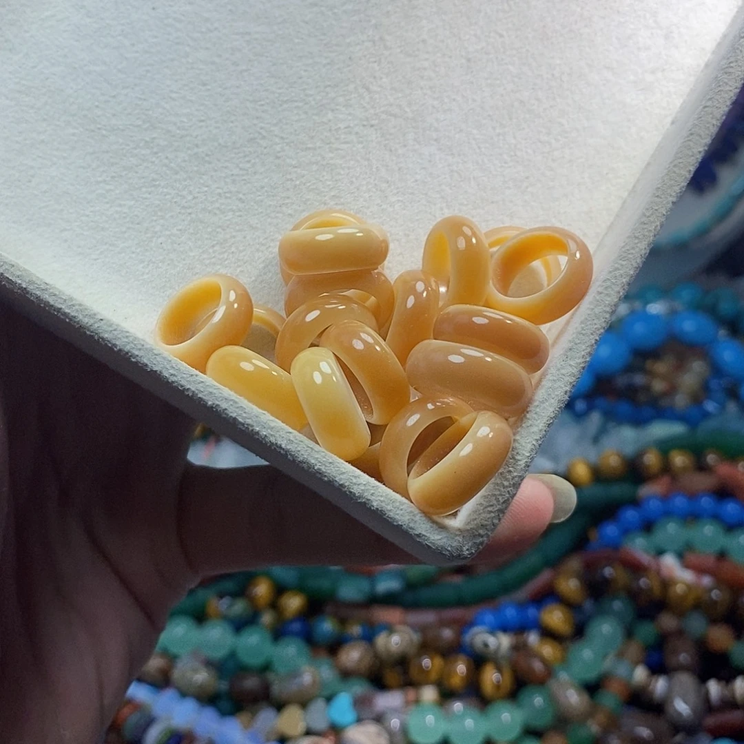 石英质玉未镶嵌，3个玉化菩提根跑环18mm，