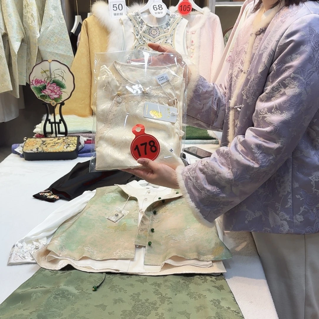 凌***雪非遗传承人的精神风貌