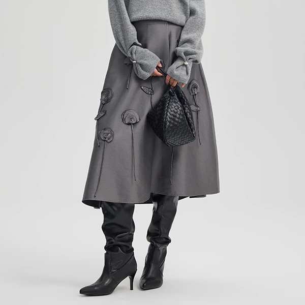 三彩3COLOUR.25春精致优雅立体花朵伞裙半身裙S25138111Q00