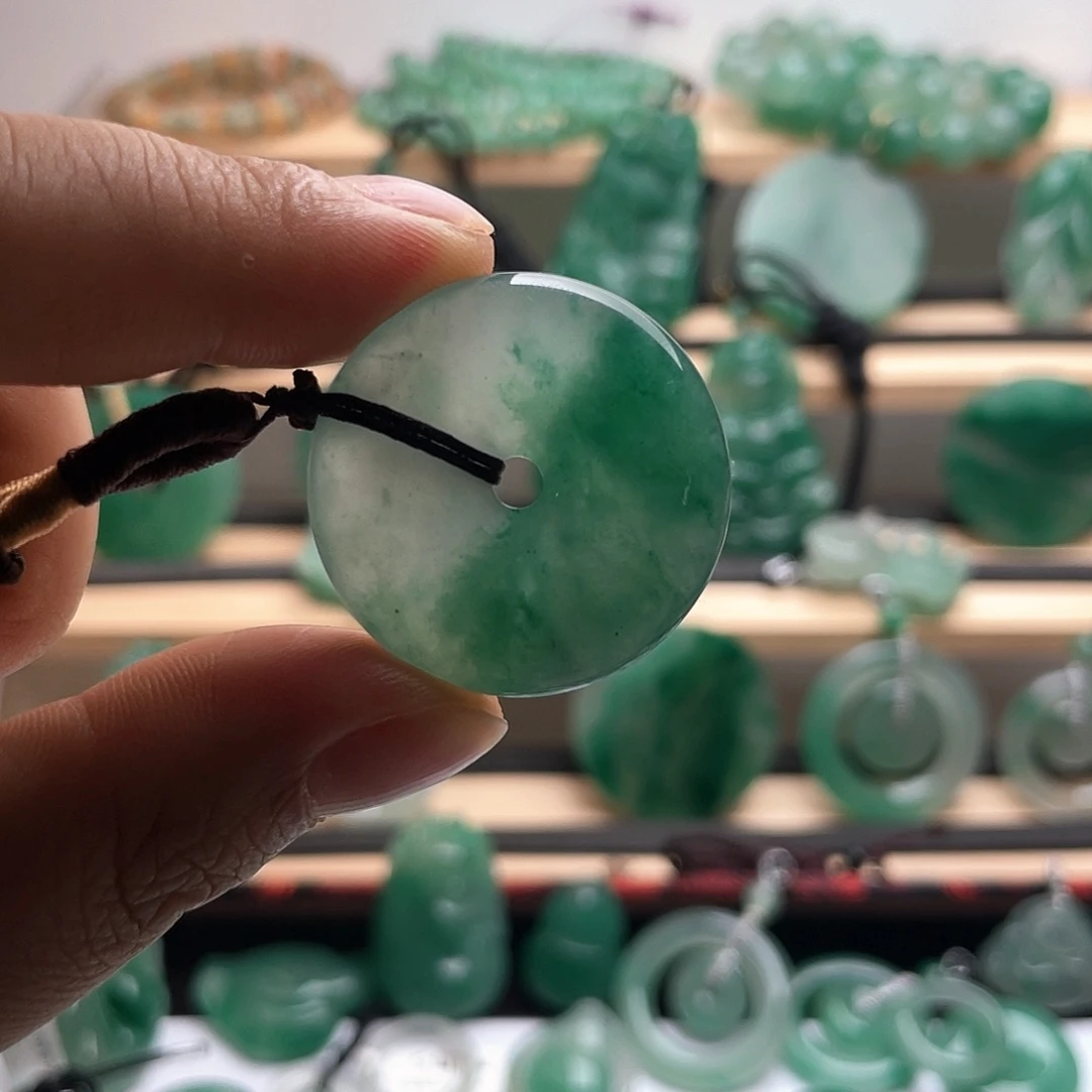 石英质玉未镶嵌颈饰