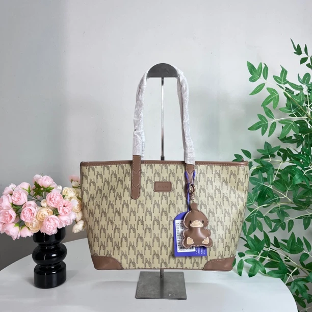 纽芝兰新款小众设计大容量女款单肩斜挎通勤托特包