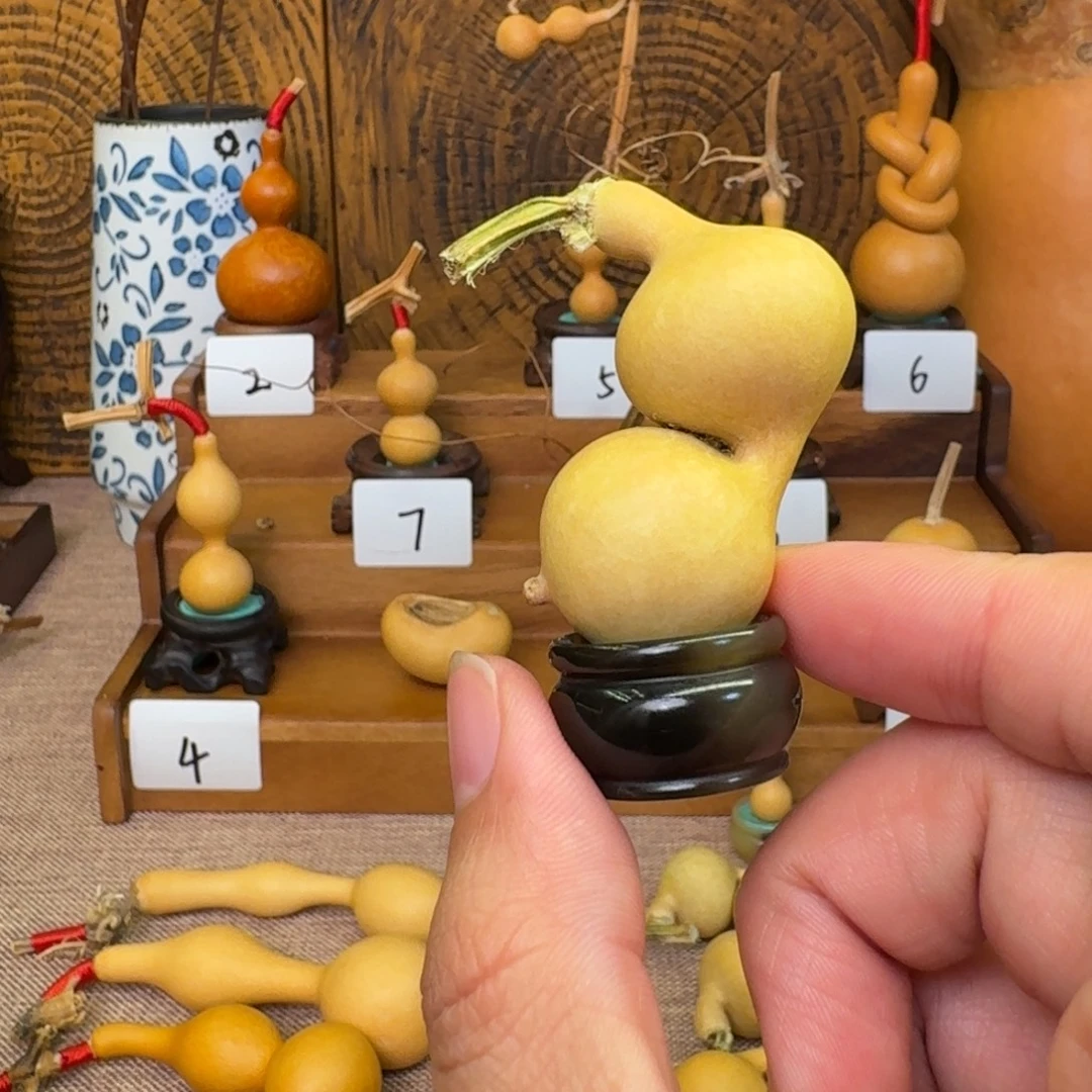 是***•精品小葫芦摆件手把件