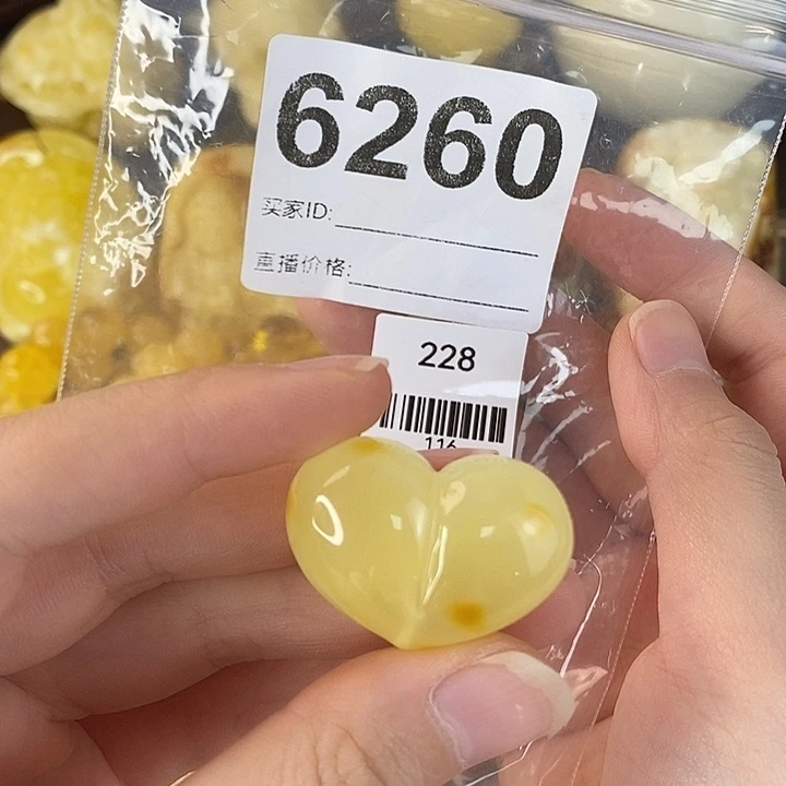 蜜蜡未镶嵌珠宝奇石