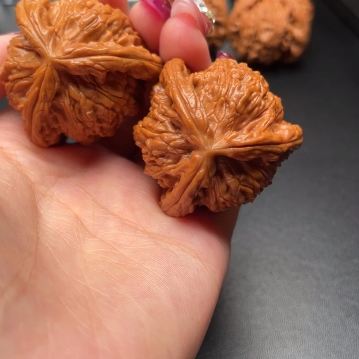 鹃***舞吊坠文玩核桃白狮子