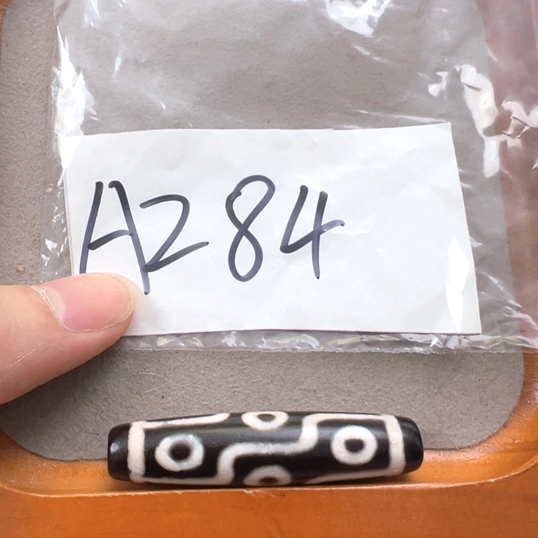 玛瑙/玉髓颈饰未镶嵌静*送皮绳一条 微带石纹处理品