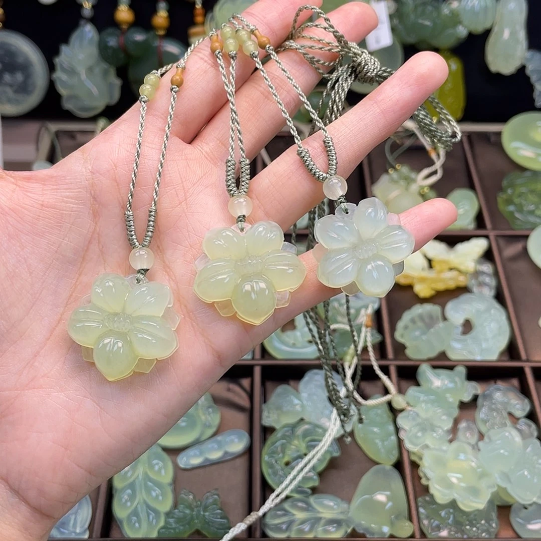 蛇纹石玉未镶嵌颈饰