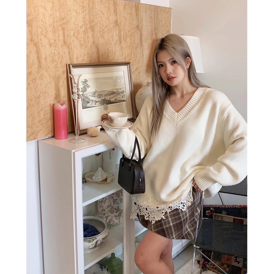 晶咕白标~巴洛克情书~下摆蕾丝花边拼接设计V领毛衣长袖宽松上衣