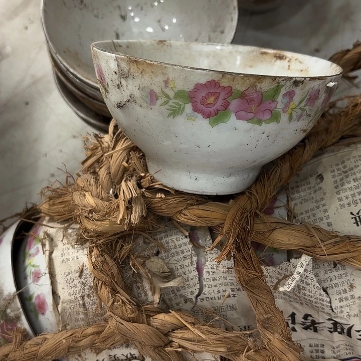 12.8公分，已放碗米饭碗微瑕