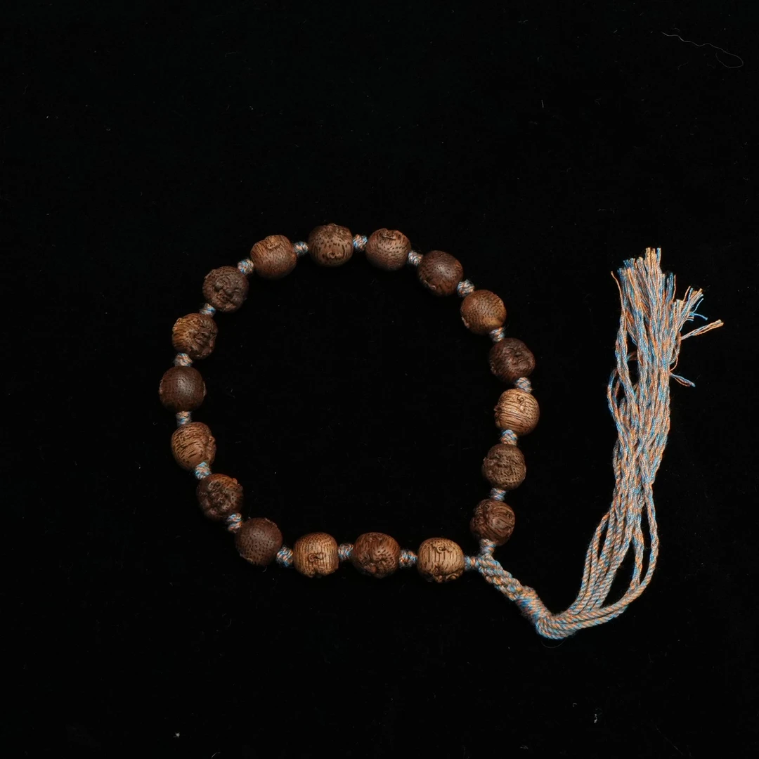 A4568巴布亚绿底软丝85分沉沉香罗汉手持1.1x1.2cm 12.4g