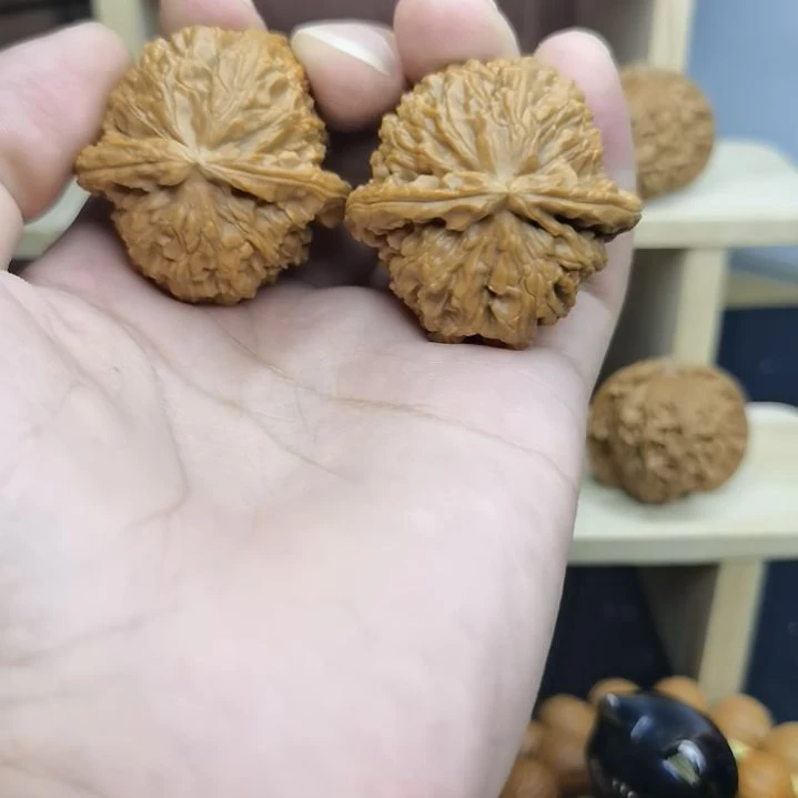 文玩核桃吊坠40白狮子