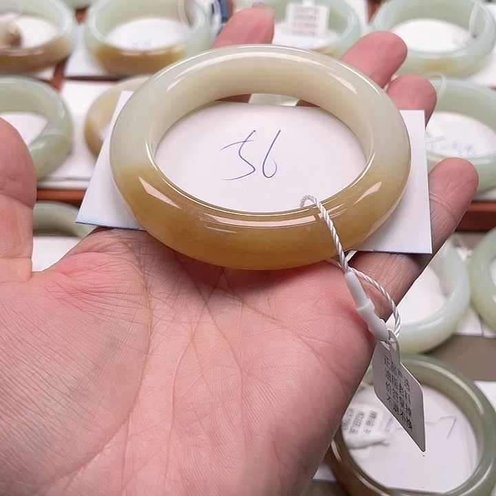 未镶嵌手镯和田玉靠****我