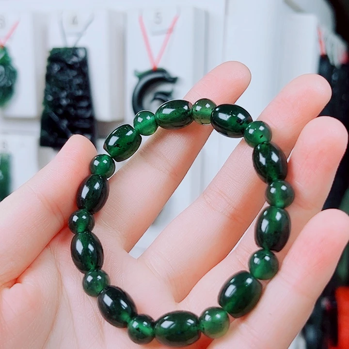 蛇纹石玉未镶嵌玉牌