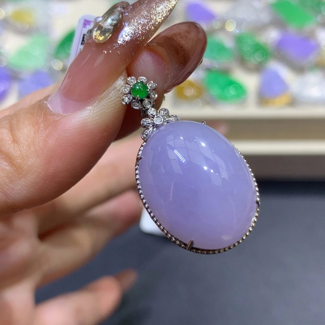 翡翠颈饰18K金镶嵌翡翠