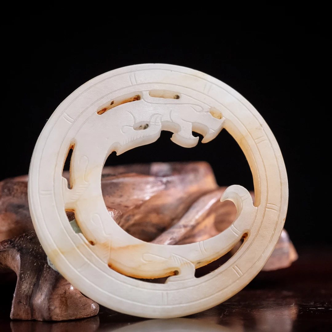 明代和田玉龙纹玉佩