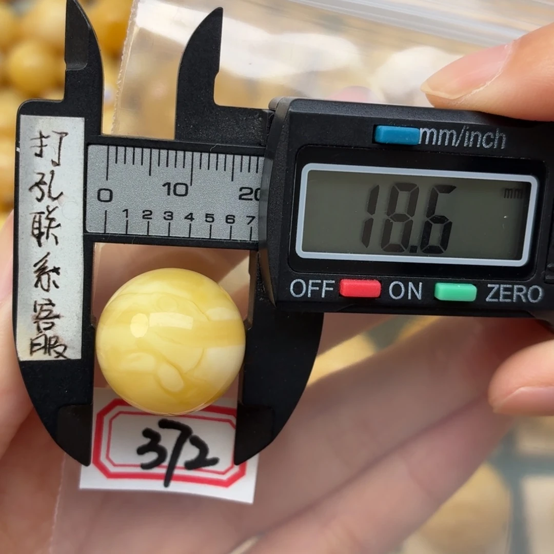 黑***猫裸石蜜蜡未镶嵌蜜蜡