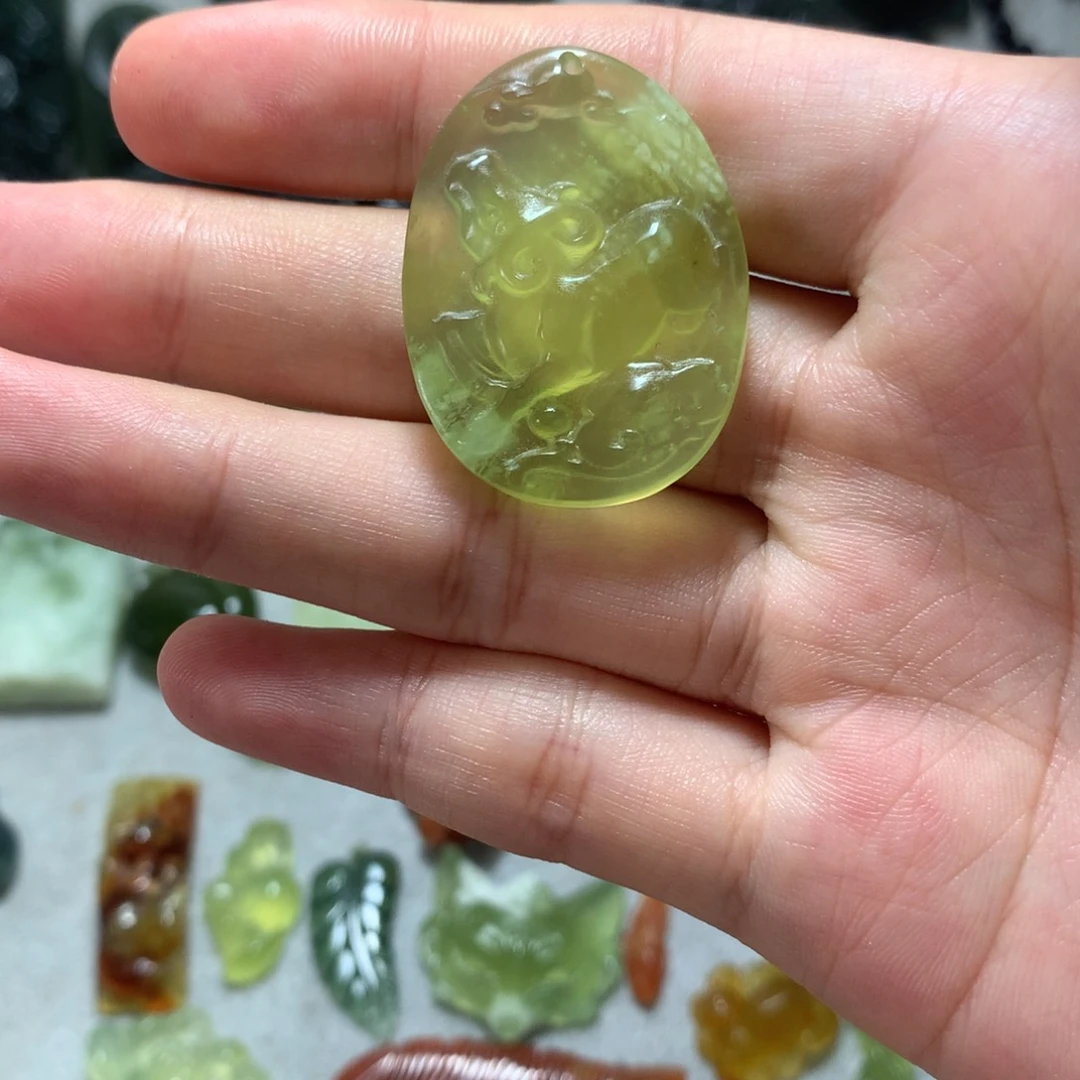 岫玉未镶嵌颈饰12生肖