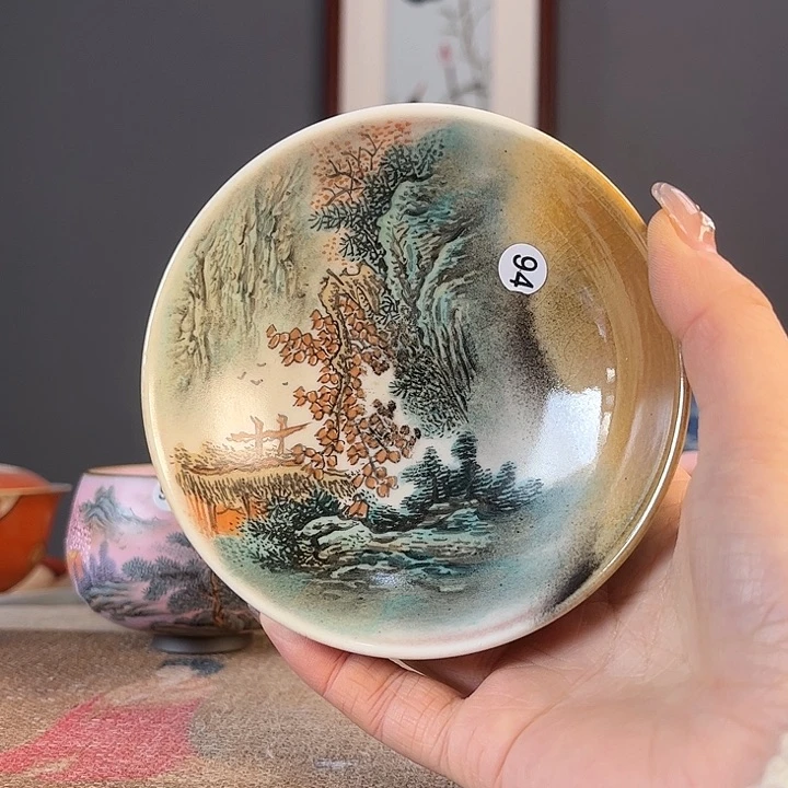 摆件景德镇陶瓷茶杯里