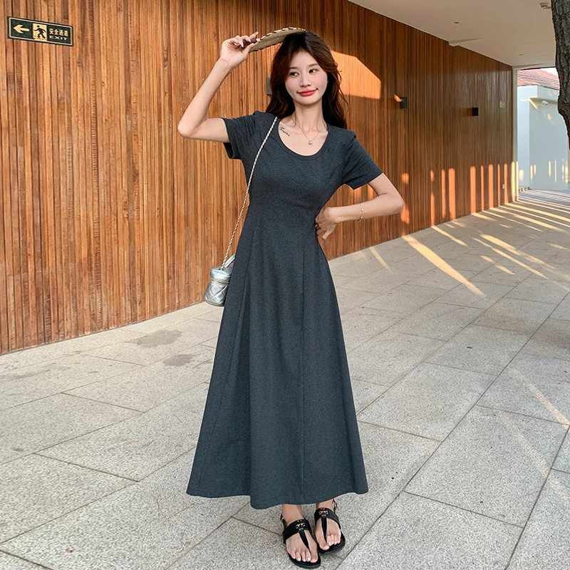 DUCURNO灰色连衣裙女夏季2025新款轻奢高级感气质显瘦露腰中长裙