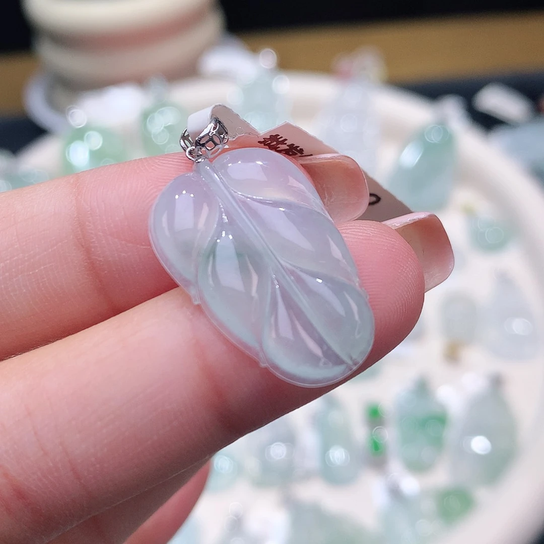 颈饰18K金镶嵌翡翠叶子