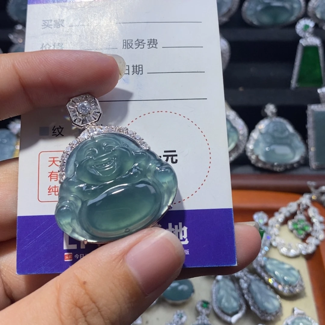 又****翡翠未镶嵌颈饰翡翠一个佛公