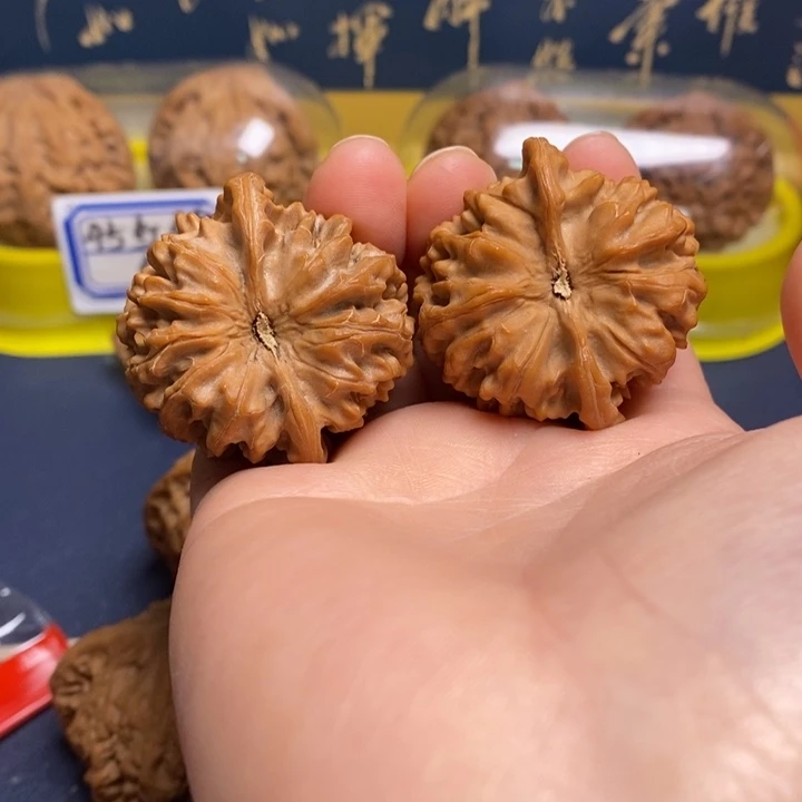 把件文玩核桃红锦绣