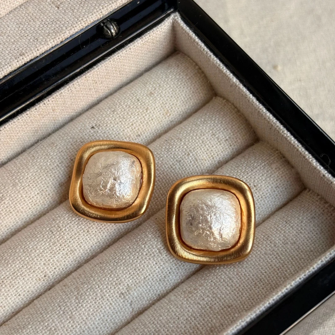 铜合金耳饰 【方珠珠】棉花珠简约女人味精致百搭通勤耳钉 A08