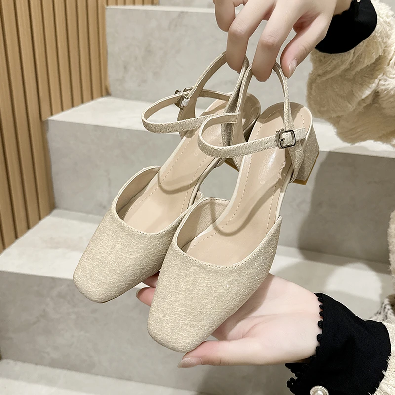 小码凉鞋女313233法式2025新款夏季34粗跟小个子女士包头凉鞋方头