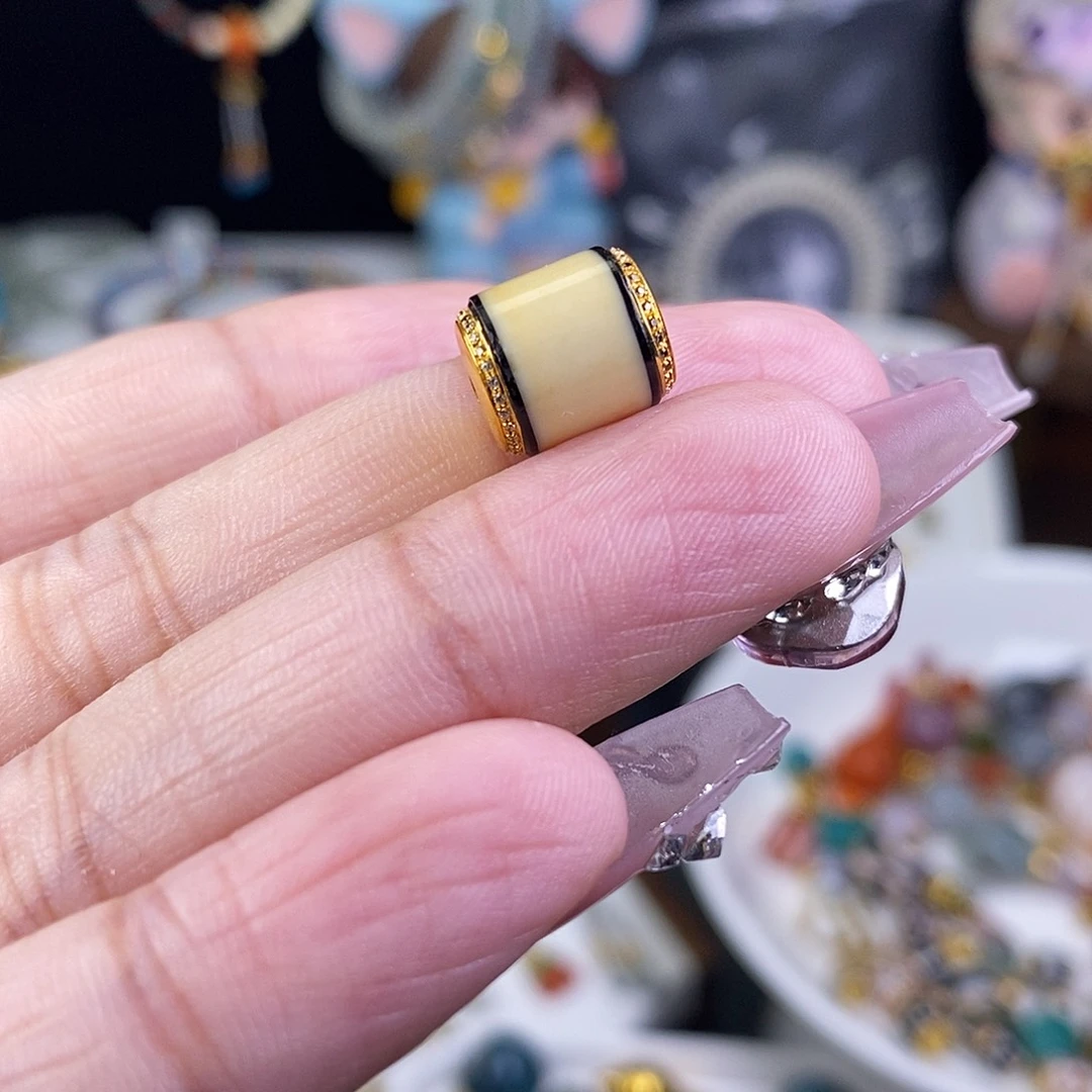 不***姜玛瑙/玉髓18K金镶嵌颈饰9x10.5
